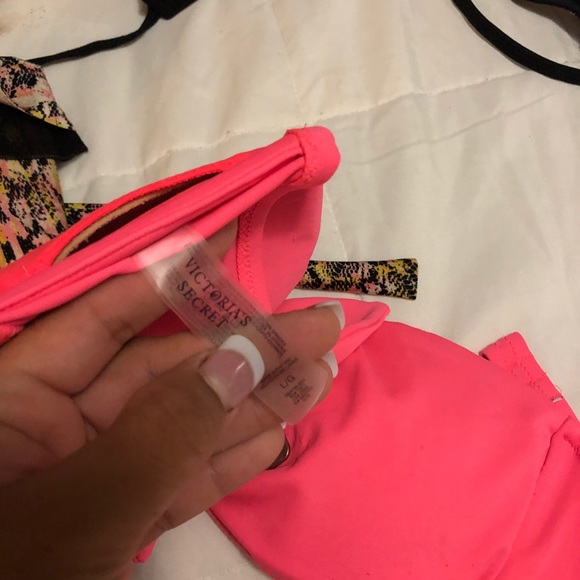 2 Victoria secret 1 roxy bathing suits - Picture 3 of 5